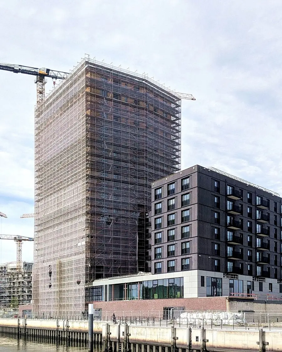 Holzhochhaus Roots in der Hamburger Hafencity im Bau